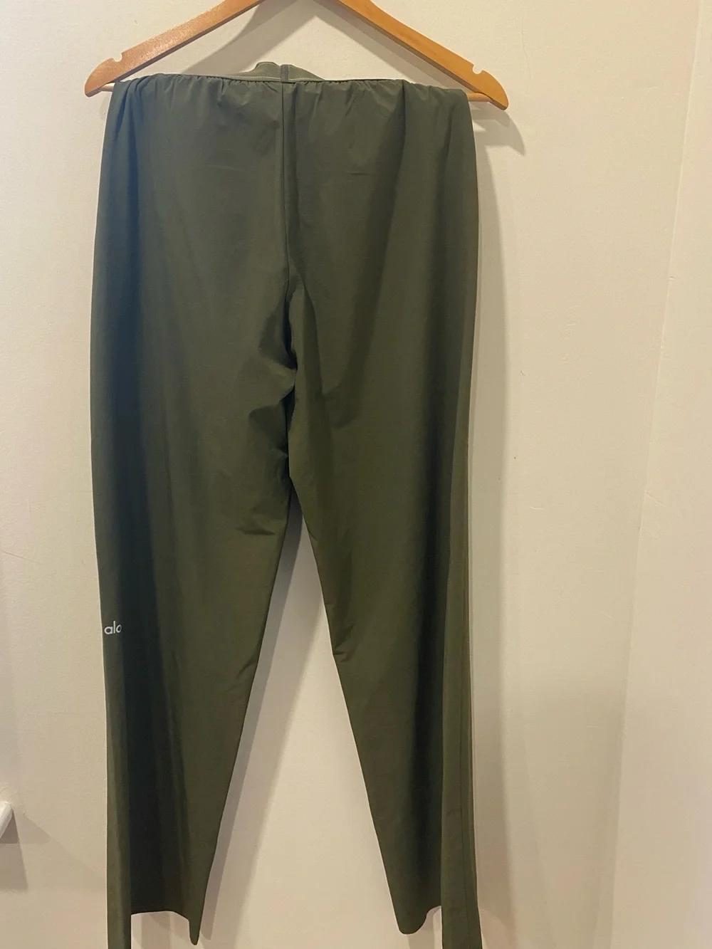 ALO Yoga Suit Up Trouser in Olive XS Long